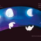 Texte: "So that is how it went...Moon was waning." Illustration: Ein Mondzyklus und tanzende Eulen in einer nächtlichen Szene.