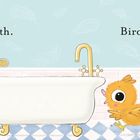 Texte: "Bath. Birds!" Eine Illustration: Eine weiße Badewanne, umgeben von bunten Küken und blauer Wand mit Federn.