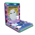 HELLO GHOST! in Schwarz auf knalligem Hintergrund. Ein fröhliches, schwebendes Gespenst mit Mond und Sternen.