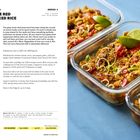 Rezept für "Meal Prep Thai-Style Red Curry Baked Rice". Zutaten und Schritte, mit Foto in Glasbehältern angerichtet.