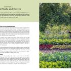 "CHAPTER 8 Hand Tools and Covers: Tools for Handwork. Bild: Garten mit einem Mann, der eine Hacke benutzt."