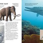 Links ein Text über Mammuts und Mary Anning, rechts ein schwimmender Ichthyosaurus und ein Fossil.