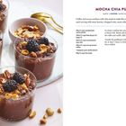 "MOCHA CHIA PUDDING. Makes: 4 SERVINGS. Difficulty: EASY." Rezept für Pudding mit Brombeeren und Nüssen. Goldene Löffel.