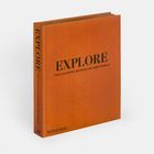 Ein orangefarbenes Buch mit "EXPLORE: THE LEADING HOTELS OF THE WORLD" auf dem Cover. "MONACELLI" am unteren Rand.
