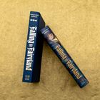 Buchrücken: "Falling to Fairyland" von Sarah Jean Horwitz. Eine fantasievolle Buchillustration auf goldenem Hintergrund.