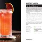 Text: "MOONSTRUCK ➔ Carroll Gardens." Rezept: Campari, Orangensaft, Eis. Ein hoher, orangefarbener Drink mit Orangenscheibe.