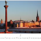 "Stockholm" und eine Reihe von Zahlen, darunter die Ziffer 2 hervorgehoben. Skyline mit Wasser und einer Säule im Vordergrund.