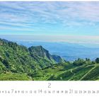 Text: "Devils Staircase", "2", "CASARES EDITION". Eine grüne Berglandschaft unter einem Himmel mit weißen Wolken. Rechter Pfad.