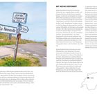 Text: 
Col du Chasseral 1502 m, La Neuveville, St-Imier.

Links: Wegweiser auf einer Landstraße. Rechts: Text über Agnès Spielhofer Beroud und ihre Käserei in St. Imier. Unten: Karte der Schweiz mit "St. Imier".