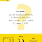 "QUE SUIS-JE? Je suis tout le calendrier... passer à 2028!" Große gelbe Fragezeichen. Kalender für Januar 2/3, Samstag und Sonntag.