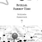 "British Summer Time, Britische Sommerzeit, Zahl 1, darüber eine abstrakte Linie, unten Karte mit Stecknadel bei Manchester."