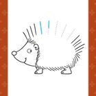 Eine Illustration zeigt einen lächelnden Igel mit unvollständigen blauen Stacheln, umrandet von einem braunen Musterrahmen.