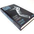 "Miles Davis, Sound eines Lebens, Stefan Hentz." Ein Buch mit Schwarz-Weiß Bild von einem Trompeter auf dem Cover.