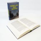 "REBELLEN DES GEISTES" auf einem Buchcover. Ein stehendes Buch mit Stadtbild und ein geöffnetes Buch davor.