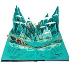 Eine aufgeschlagene Pop-up-Illustration mit Berglandschaft, auf der Menschen auf Stelzen gezeigt werden. Texte beschrieben Abenteuer.