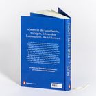 Ein blauer Buchrücken und -deckel sind beschrieben mit: „Lesen ist die luxuriöseste, trotzigste, lohnendste Existenzform, die ich kenne.“ Darunter: „Ein Buch zum Schmökern und Entdecken, zum Schwelgen und Verschenken!“ Rechts: „Meike Winnemuth Eine Seite noch“. Unten ein Logo: „Penguin Verlag“.