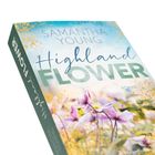"Samantha Young, Highland Flower, Roman." Buchcover mit blühenden rosa Blumen und einem Himmel im Hintergrund.