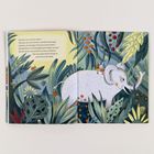 Text: "Klar kann man auf ihm reiten!... bringt sie sicher durch den Wald." Ein Elefant trägt zwei Tiere durch einen dichten Dschungel.