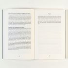 Texte: Links oben: "Manchmal braucht es ein Dorf, um ein Baby zu beruhigen" und "Gespenster der Vergangenheit vertreiben". Rechts oben: "Fazit". Seitenzahlen 42 und 43.  

Zwei geöffnete Buchseiten mit Text.