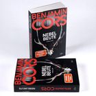 "Benjamin Cors, Nebel Beute, Thriller." Zwei Buchcover mit rotem Text und Hirschgeweih auf schwarzem Hintergrund.