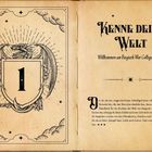 Text: „KENNE DEINE WELT. Willkommen am Basgiath War College, Kadett.“ Links: Illustration eines Drachen mit einem Schild und der Zahl 1.