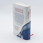 "Das Jahr der Wale" ist auf dem Buchrücken zu lesen. Eine wellenartige Grafik in Blau ziert den unteren Teil des Buches.