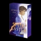 JAYMIN EVE, SPELL CASTER, ROMAN, GOLDMANN. Illustration eines Mannes vor einem nächtlichen Hintergrund mit Vollmond.