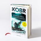 "Sturm über Christiansø" von Michael Kobr. Ein Bornholm-Krimi. Das Cover zeigt eine stürmische Küstenszene.