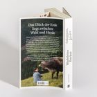"Das Glück der Erde liegt zwischen Wald und Herde." Buchrücken: "Gekommen, um zu bleiben" von Madeleine Becker.