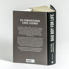 "Die Demaskierung einer Legende" steht auf einem Buchcover. Es ist die Biografie von Cheyenne Roundtree über Sean Combs.