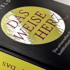 Titel: „Das weise Herz“. Autor: Jack Kornfield. Thema: Universelle Prinzipien buddhistischer Psychologie. Schwarzes Cover.