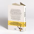 Rückseite eines Buches mit Text über Fußballgeschichten und WM 1990. Zitat auf gelbem Streifen. Illustration eines Maskottchens.