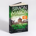 „SIMON MASON: Das kalte Herz von Oxford. Ein Fall für DI Wilkins.“ Stadtgebäude vor dramatischem Himmel.