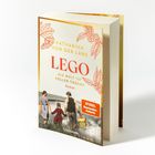 Buchtitel "LEGO - Die Welt ist voller Träume" von Katharina von der Lane, über einem Bild von drei Personen auf einem Feld.