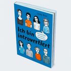 „Ich bin introvertiert“ in schwarzer Schrift. Illustration von acht Personen, eine Sprechblase: „Sensibilität ist meine Superpower“.