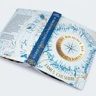 "Die Bibliothek der vergessenen Karten" von James Cheshire. Cover mit goldfarbener Kompassrosette und blauen Kartendetails.