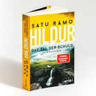 „Satu Rämö, Hildur, Das Tal der Schuld, Kriminalroman, Spiegel Bestseller-Autorin“ auf gelbem Buchcover mit Landschaft.