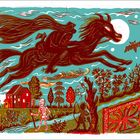 Eine dynamische Illustration zeigt ein fliegendes Pferd mit Reiter über einer nächtlichen Landschaft mit Skelett und Haus.