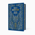 Blauer Einband mit goldenen Verzierungen, zentraler Titel: "Fyodor Dostoyevsky, Crime and Punishment", künstlerische Illustration.