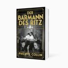 „Der Barmann des Ritz“ von Philippe Collin. Schwarz-weiße Fotografie zeigt zwei Frauen an einer Bar, ein Barkeeper im Hintergrund.