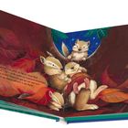 Text: „Die Äuglein fall’n zu... auch in der Nacht.“ Illustration von schlafenden Eichhörnchen in einem Baum, umgeben von Blättern.