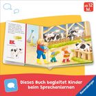 "Dieses Buch begleitet Kinder beim Sprechenlernen." Illustration: Kinder füttern Kühe im Stall. Wörter: Kalb, Heu, Gummistiefel.