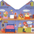 Texte: "In der Gute-Nacht-Straße 1", "Gute Nacht!", "Schlaft gut!", "Magst du meine Füße kitzeln?", "Hab noch Hunger!", "Ist noch Käse da?", "Ich schau gleich nach!", "Zum Glück ist noch Käse da!"

Illustration: Ein gemütliches Mäusehaus bei Nacht. Mäuse im Bett, eine in der Küche beim Kühlschrank. Schlafzimmer- und Wohnzimmerdetails.
