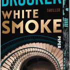 Text: "Nick Brücker, White Smoke, Thriller, Piper." Eine spiralförmige Treppe, die in die Tiefe zu führen scheint.