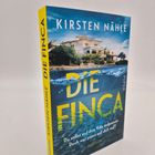 Text: "KIRSTEN NÄHLE DIE FINCA Du sollst auf ihre Villa aufpassen. Doch wer passt auf dich auf? THRILLER".  
Cover mit Villa und Pool.