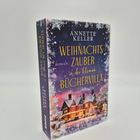 Ein Buch mit dem Titel: "WEIHNACHTSZAUBER in der kleinen BÜCHERVILLA" von Annette Keller. Winterliches Cover mit Haus.