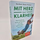 „MIT HERZ und KLARHEIT“ von Herbert Renz-Polster, Thema Erziehung. Darstellung eines springenden Kindes vor Landschaft.