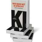 Buchtitel: "Wie man mit KI spricht (und wie besser nicht)". Stapel Bücher, modernes Design in Schwarz-Weiß.