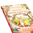 Buchtitel: "Hilda Hasenherz". Umschlagillustration: Hase mit Karotte umgeben von Zweigen und Blättern.