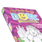 "DORK diaries" in bunten Buchstaben, darunter "Nikkis (nicht ganz so) bezaubernde Märchen". Illustration eines Schlosses und eines Mädchens.
